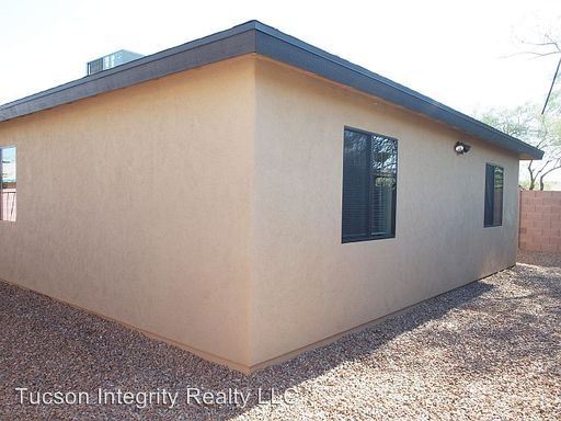 Building Photo - 1628 E Miles St