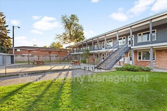 Building Photo - 1024 Stephens Ave