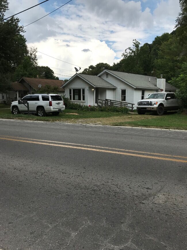 Foto del edificio - 651 Allens Creek Rd