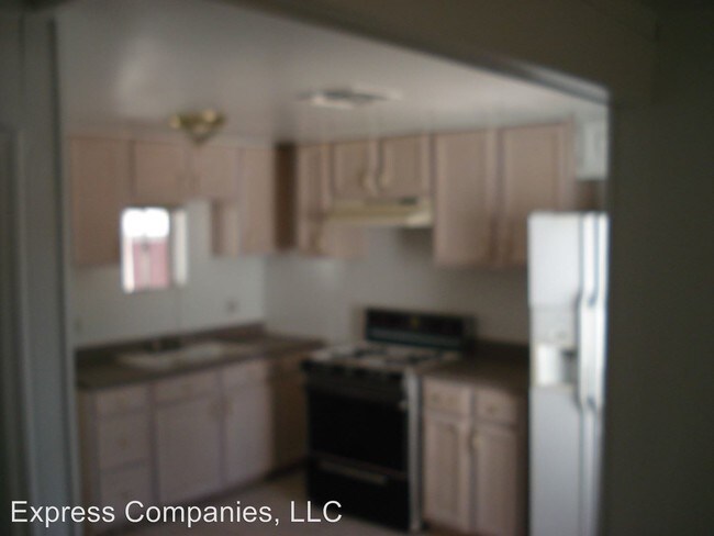 Building Photo - 205 E 5th Ave