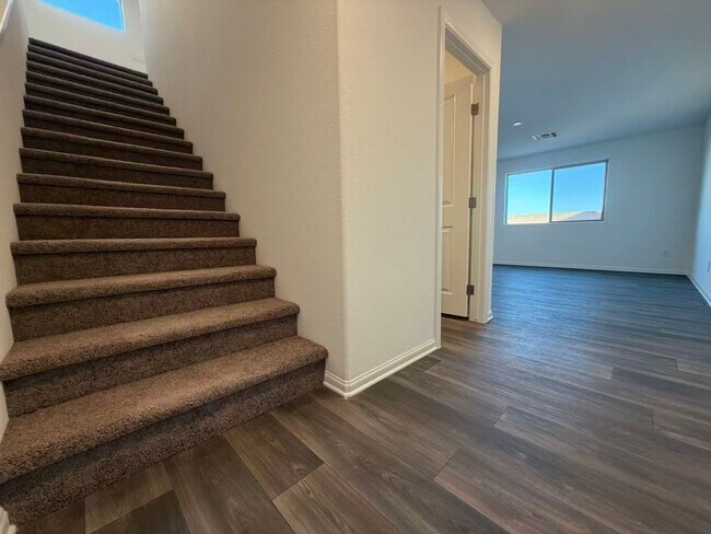 Foto del edificio - Brand New built home with 3 bedrooms
