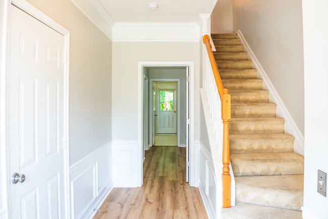 Entryway Hallway - 2922 Duvalla Ave