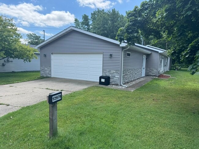 Building Photo - 12979 Roughys Dr