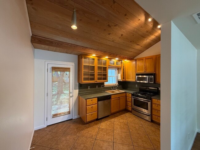 Building Photo - 3505 Basford Rd