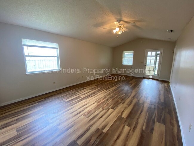 Building Photo - 2641 Sam Houston Pl