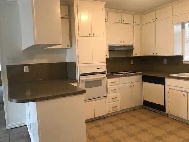 Building Photo - 2043 US-69