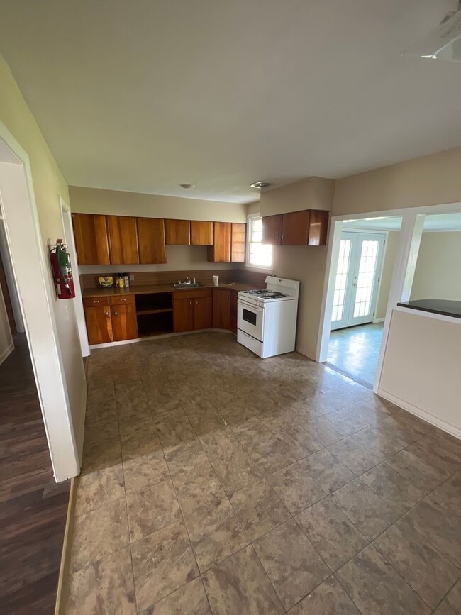 Foto del edificio - 3-bedroom, 1-bathroom home in Houma