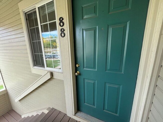 Building Photo - Nice 2nd Floor 2 Bed 2 Bath Condo