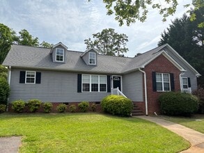 Building Photo - 2942 A Forest Park Dr