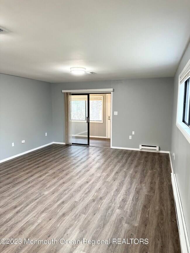 Building Photo - 150 Amberly Dr