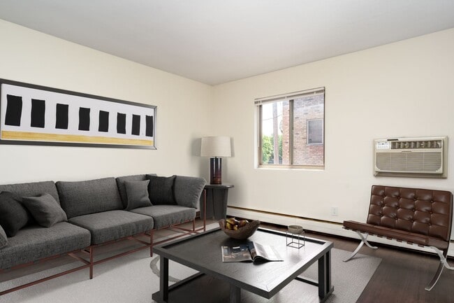 Interior Photo - 2009 Bryant Ave S