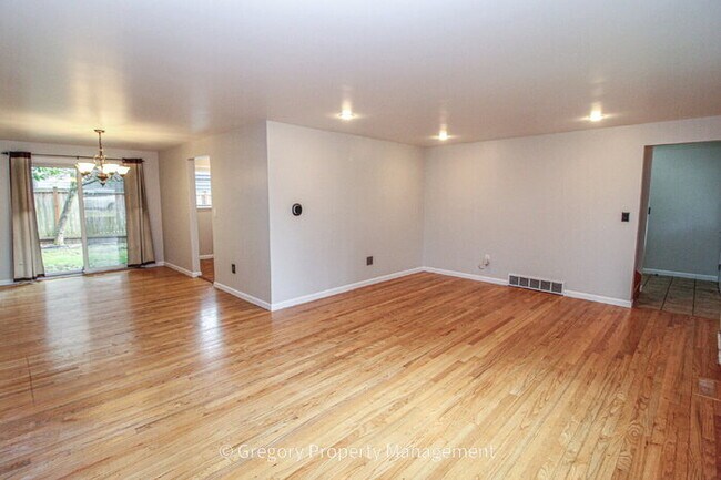 Foto del edificio - Charming, Well Maintained 4 Bedroom, 2.5 Bathroom Bothell Area Home in Northshore S.D. Spacious F...