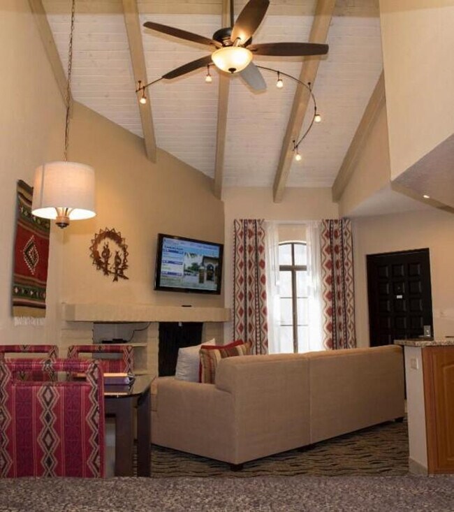 Foto del edificio - 6302 E Camelback Rd