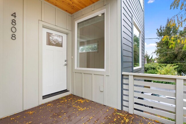 Building Photo - 4 bed/3.5 Bath Townhouse in Richmond Neighborhood, SE Portland
