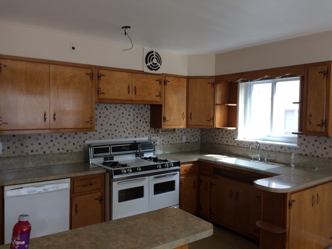 Primary Photo - 27 Delano Ave