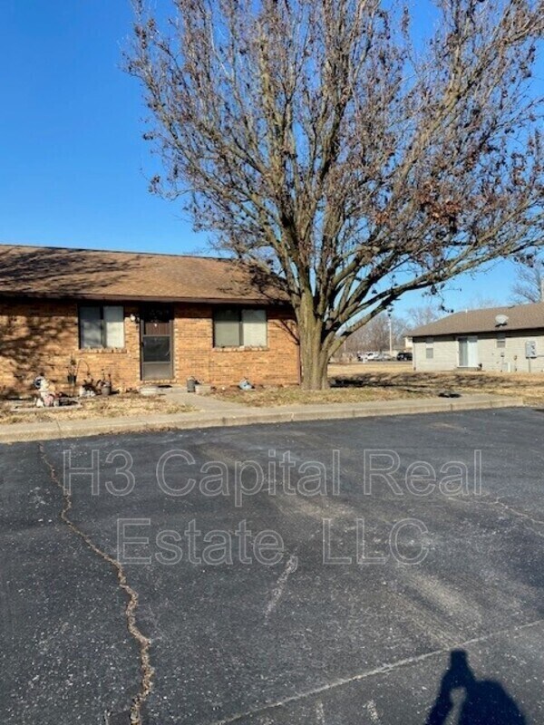 309 Southgate Dr, Freeburg, IL 62243 Condo for Rent in Freeburg, IL