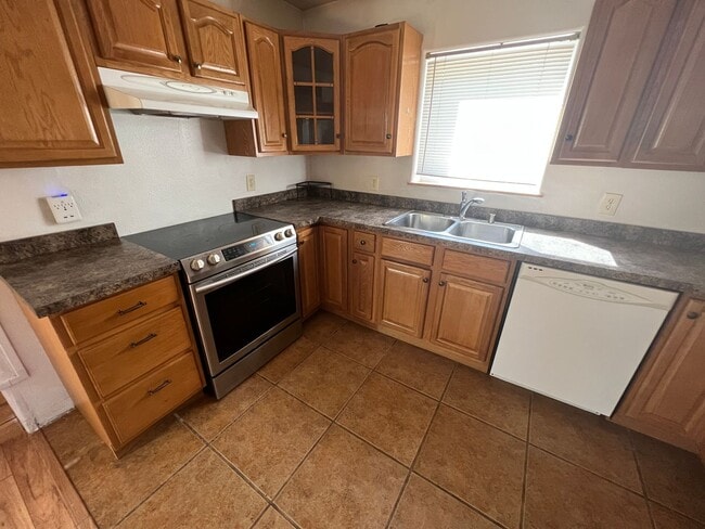 Building Photo - Century 21 Gold Rush - 2 bed, 1.5 bath (No...