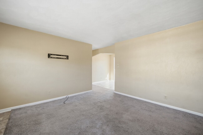 Building Photo - 9522 6th Bay St