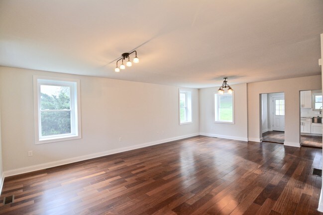 Building Photo - 147 Lachenour Avenue, Unit A - First Floor