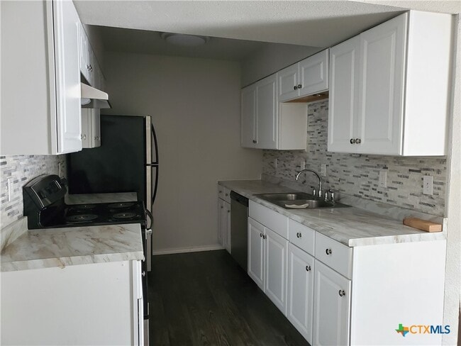 Building Photo - 300 N Milam St
