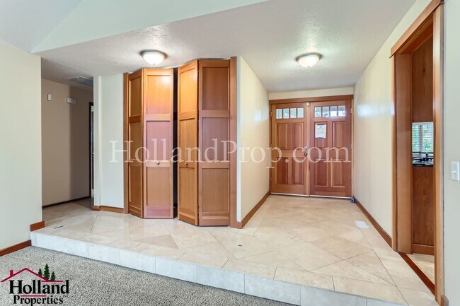 Foto del edificio - Just Listed! - Stunning 4-Bedroom Home in ...