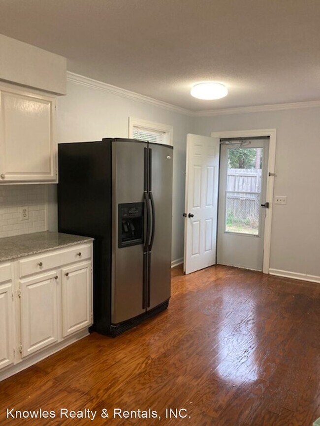 Building Photo - 3 br, 1.5 bath House - 225 Bradford Road