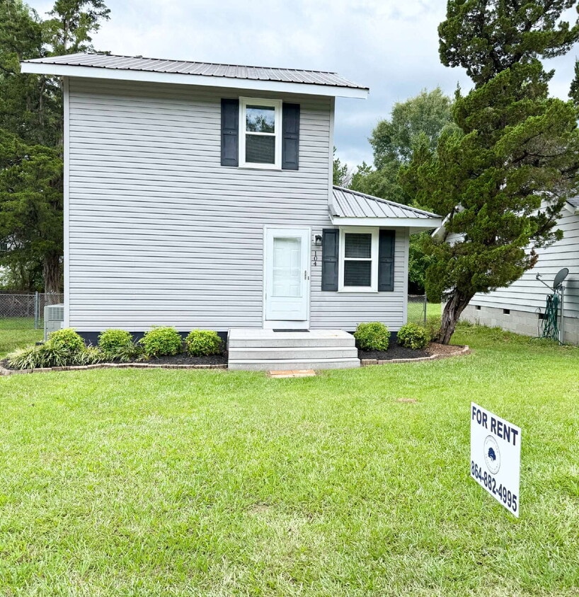 Primary Photo - Easy living in Easley
