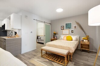 Interior Photo - shareDOWNTOWN - Arts District