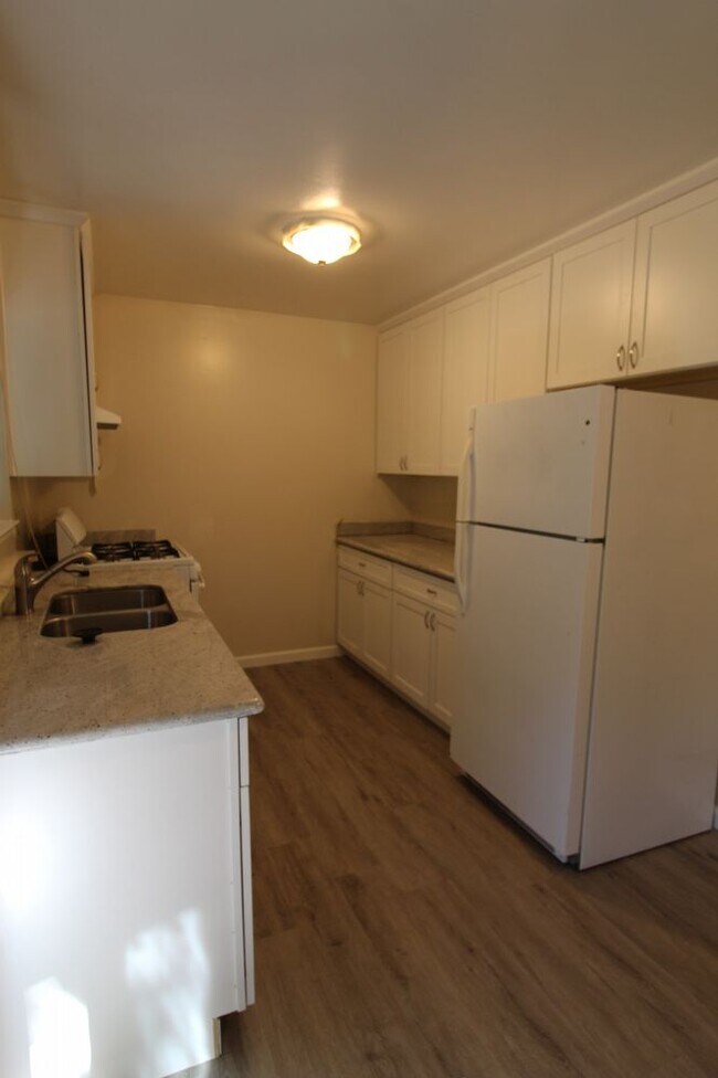Building Photo - 10357 Greenwood Ct