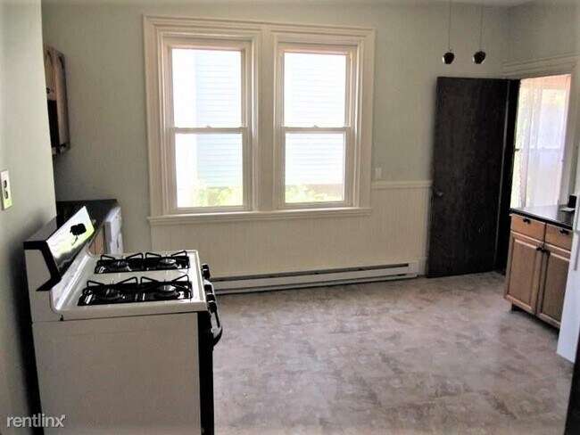 Building Photo - 2 br, 1 bath  - 19 Dane St