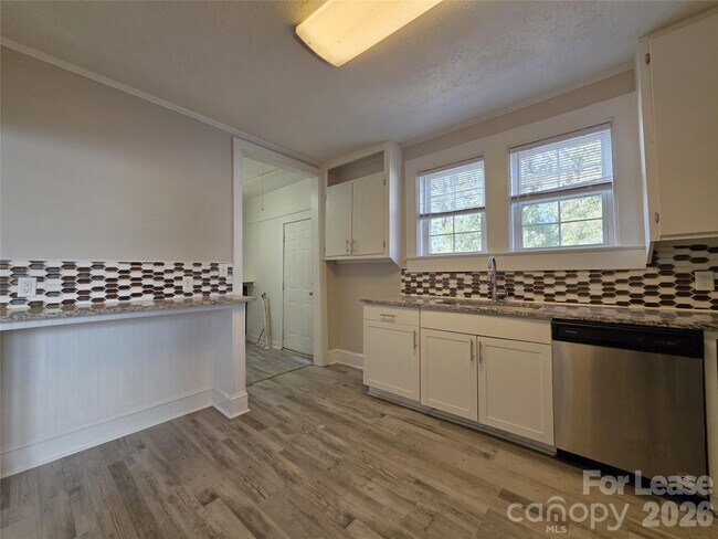 Foto del edificio - 294 Fink Ave NW