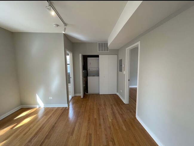 Foto del edificio - 3225 W Catalpa Ave