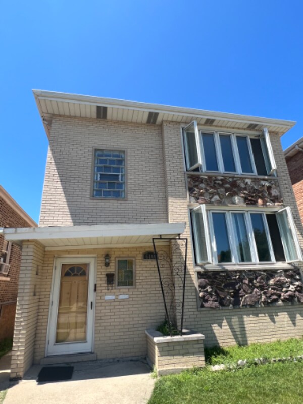 5144 S Kilbourn Ave, Chicago, IL 60632 Room for Rent in Chicago, IL