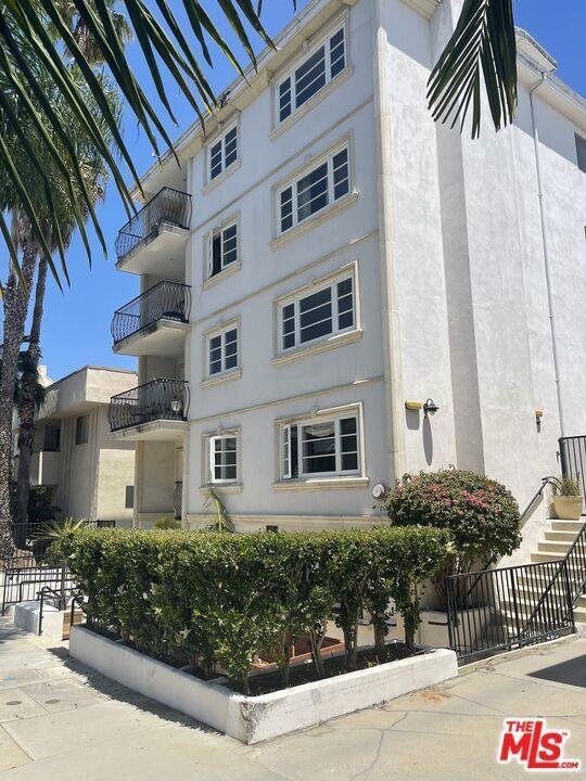 Foto del edificio - 11842 Darlington Ave