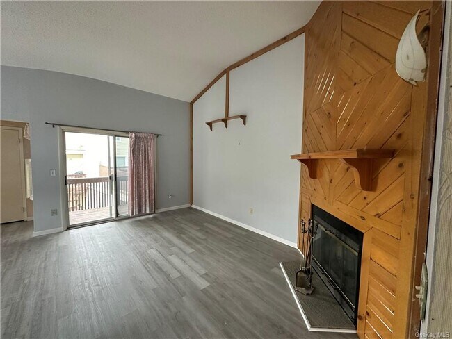 Foto del edificio - 1112 Whispering Hills Dr