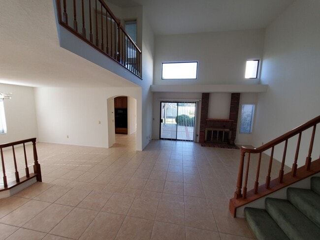 Photo - Beautiful Woodbridge/Lakeside Home for Lease!