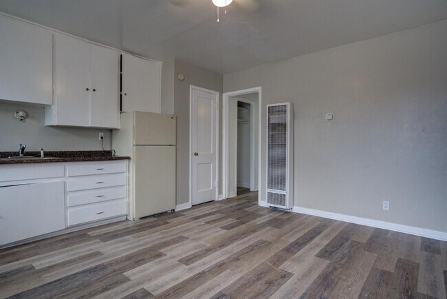 Building Photo - 3205 35th St