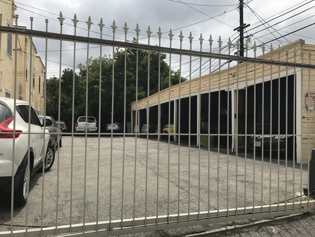 Foto del edificio - 4754-4762 Elmwood Ave