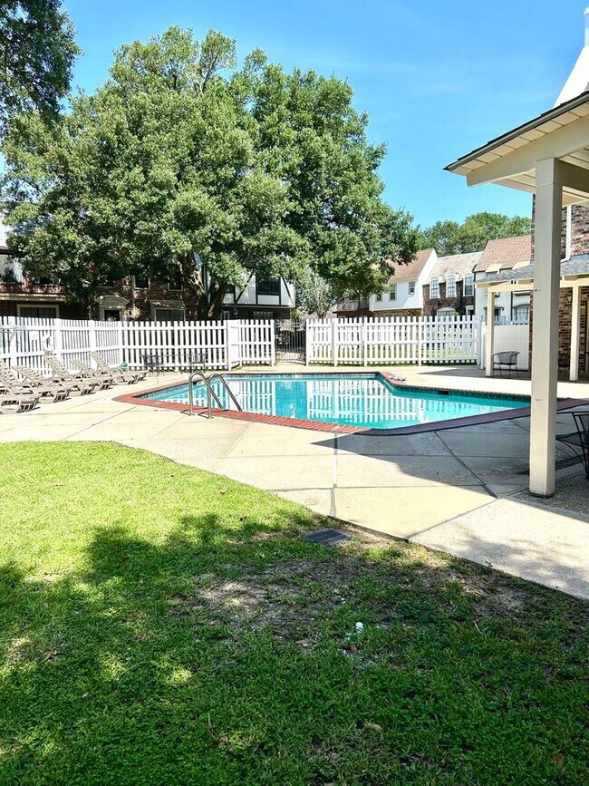Foto del edificio - Jefferson Square Condos - Jefferson Hwy/Bl...