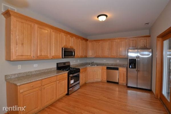 Building Photo - 4231 N Kenmore Ave