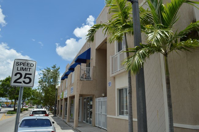 Building Photo - Palm Avenue Condos
