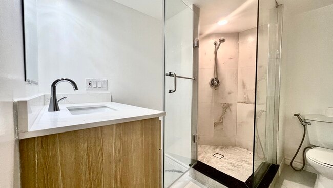 Building Photo - 2 Lytton Blvd