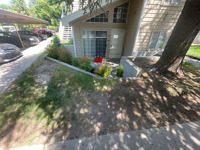Building Photo - **Beautiful Condo on Main St in Bountiful**