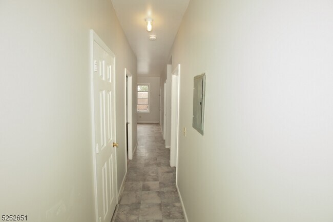Building Photo - 428 Avon Ave