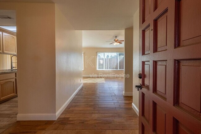 Building Photo - 2414 Shropshire Dr