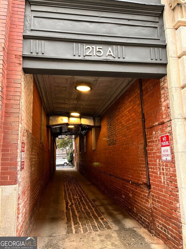 Building Photo - 215 Mitchell St SW