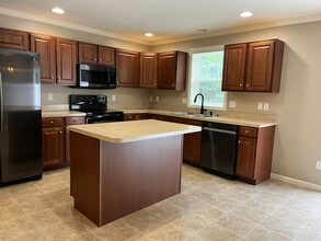 Building Photo - 230 Millstone Dr