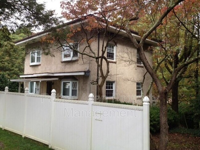Building Photo - 2 Plymouth Cir