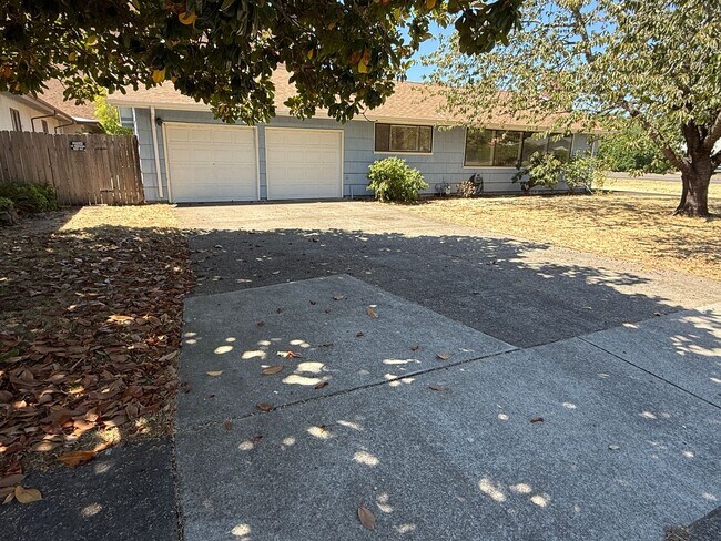 Foto del edificio - 3 bedroom, 1.5 bath house in Eugene!
