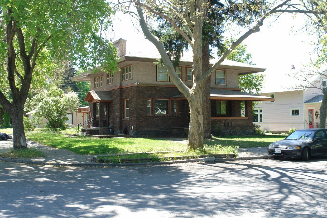 Building Photo - 1619 N Madison St